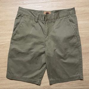Boston traders shorts olive color size (32w)